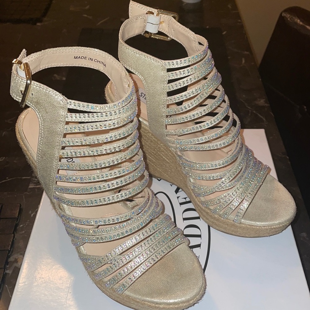 Steve Madden gold bling wedges
